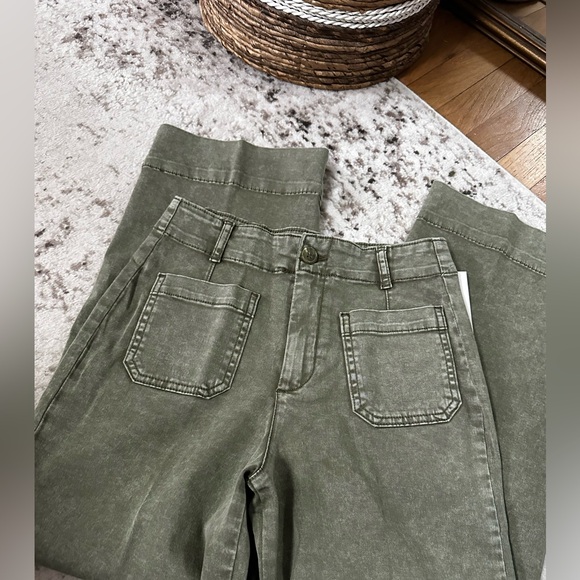 New๐ฉท Effortlessly Cool Olive Green Wide Leg Pants - Picture 8 of 9